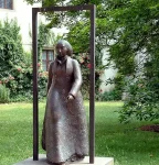 a bronze scuplture of Katharina Von Bora